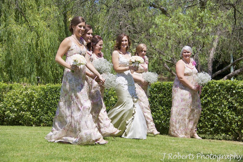 Bride walking in gardens with bridesmaids - wedding photography sydney